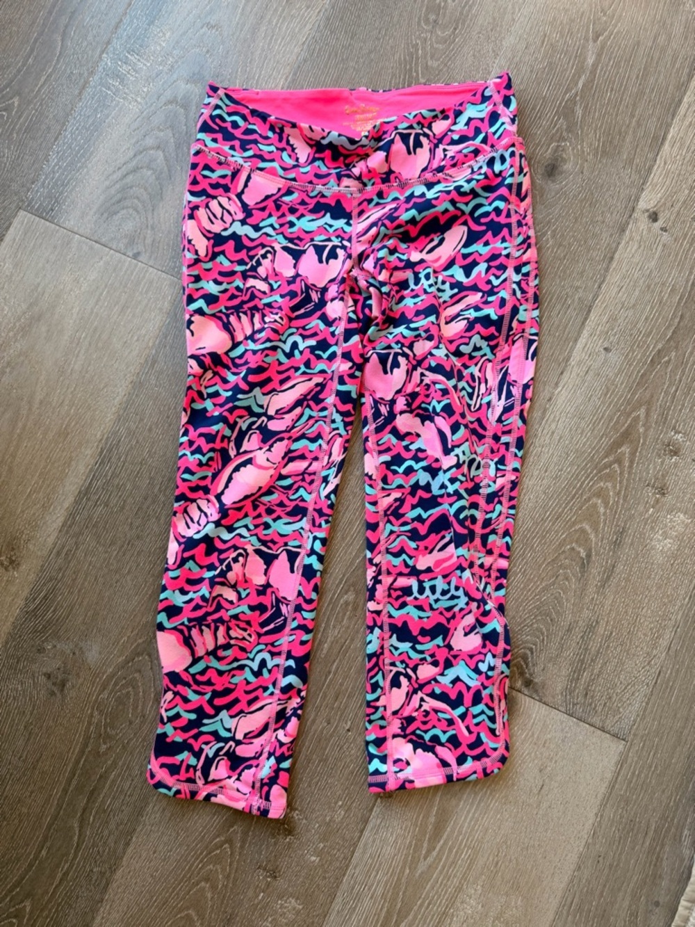 Lilly Pulitzer Lobster RollNeon Pink, Navy & Aqua Cropped Leggings 0036 - Picture 3 of 3